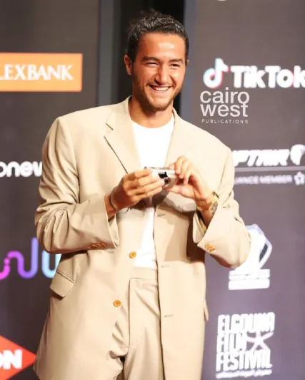 أبرز أخطاء إطلالات النجوم الرجال في مهرجان الجونة السينمائي (صور)