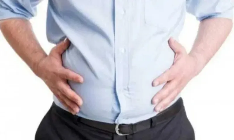 حيل بسيطة لإخفاء ترهلات البطن بملابسك