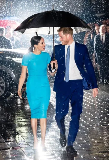 صور| رفاهية وسعادة وعفوية.. لقطات من حياة هاري وميغان عقب تخليهما عن الحياة الملكية