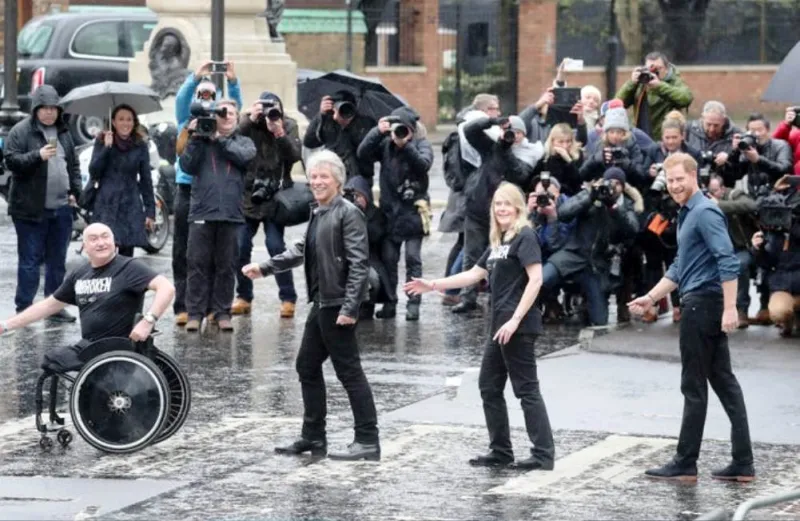 صور| رفاهية وسعادة وعفوية.. لقطات من حياة هاري وميغان عقب تخليهما عن الحياة الملكية