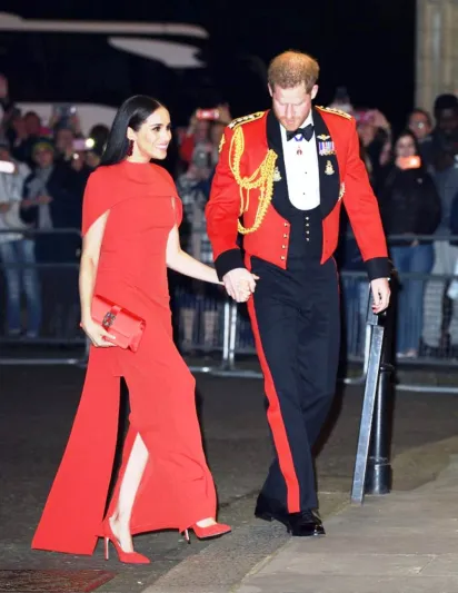 صور| رفاهية وسعادة وعفوية.. لقطات من حياة هاري وميغان عقب تخليهما عن الحياة الملكية