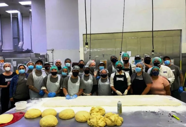 صور| رفاهية وسعادة وعفوية.. لقطات من حياة هاري وميغان عقب تخليهما عن الحياة الملكية