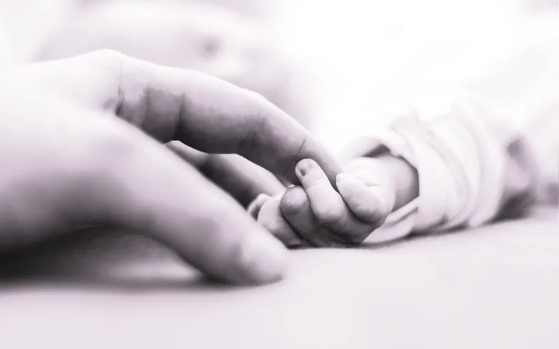 تمنحك شعورا بالراحة والهدوء.. ما السر وراء الرائحة المميزة للأطفال حديثي الولادة؟