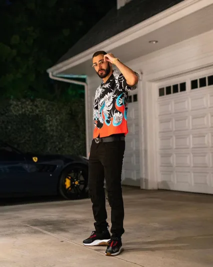 يمتلك أسطولاً من السيارات الفاخرة.. كريم بنزيما يستعرض حياته الفارهة (فيديو)