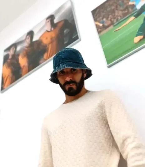 يمتلك أسطولاً من السيارات الفاخرة.. كريم بنزيما يستعرض حياته الفارهة (فيديو)