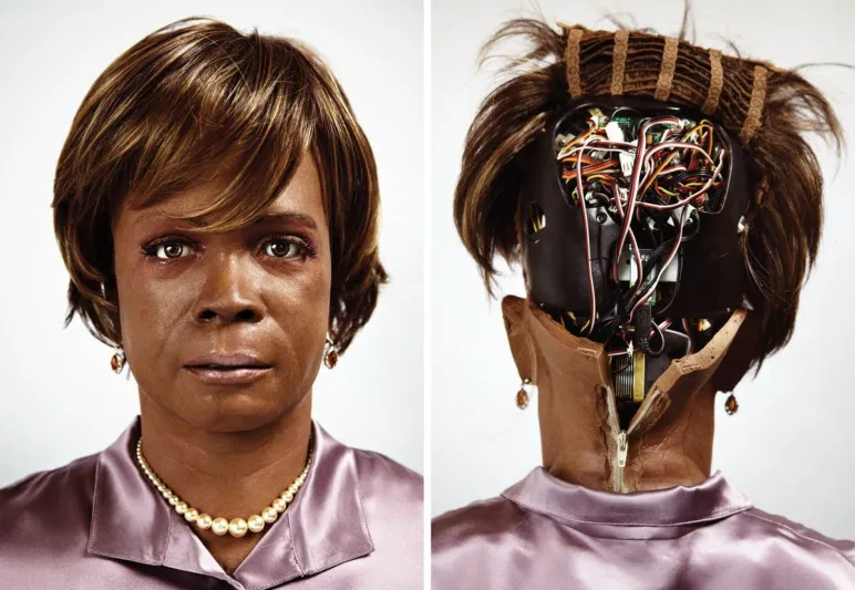 لماذا نخشى الروبوتات الشبيهة بالبشر ونفضل الآلية منها؟