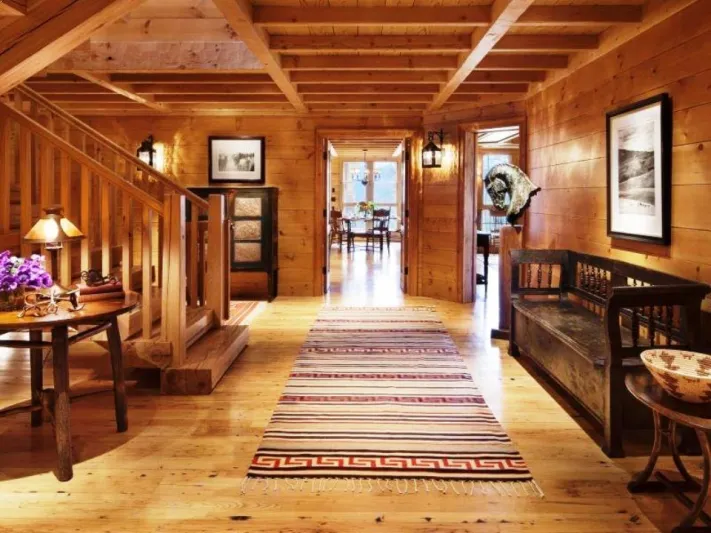 بلمسات من الخشب وبقيمة 56 مليون دولار.. شاهد قصر توم كروز الفاخر 