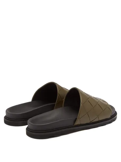 تعرف على أفخم موديلات السليبر الرجالي في 2021.. لأناقة تبدأ من القدمين