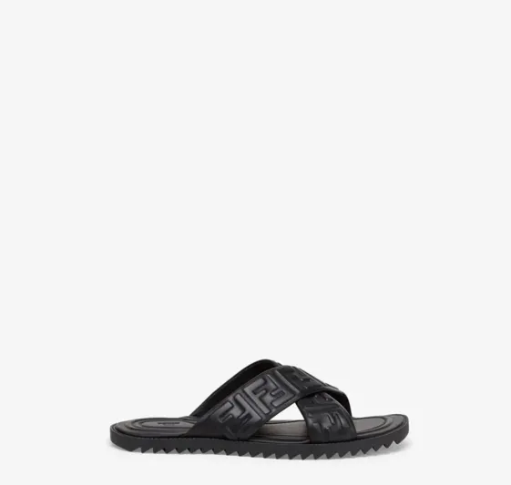 تعرف على أفخم موديلات السليبر الرجالي في 2021.. لأناقة تبدأ من القدمين