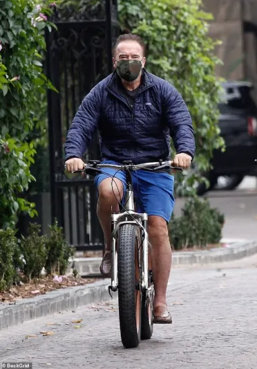 صدم الجميع بجرأته ..نشاط غريب لأرنولد شوارزنيغر بعد عملية القلب المفتوح (فيديو)