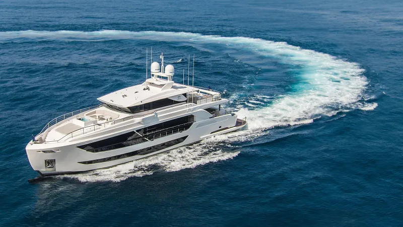 مزج بين عبقرية التصميم والفخامة والعملية.. شاهد يخت FD102 سكاي لاين