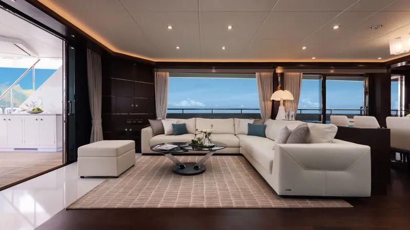 مزج بين عبقرية التصميم والفخامة والعملية.. شاهد يخت FD102 سكاي لاين