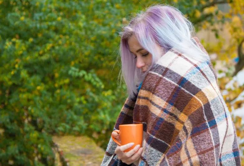 لماذا لا يشعر الرجال بالبرد كما النساء؟ 6 أسباب تفسر الأمر