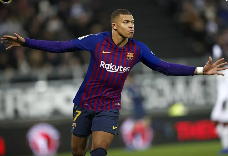 صلاح في المركز الرابع وترتيب صادم لرونالدو.. قائمة أغلى 10 لاعبين بالعالم