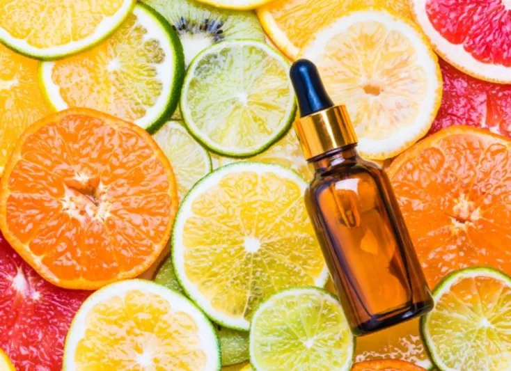 فوائد سيروم فيتامين سي وكيفية تحضيره واستخدامه