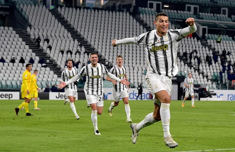 ما السر وراء ظهور علامة حمراء في وجوه لاعبي الدوري الإيطالي؟