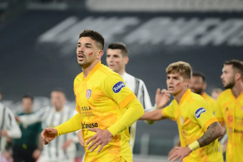 ما السر وراء ظهور علامة حمراء في وجوه لاعبي الدوري الإيطالي؟