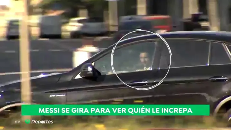 رد صادم لميسي على مشجع أثار غضبه في الشارع (فيديو)