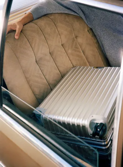  حملة RIMOWA الجديدة لموسم الأعياد بعنوان "هدايا للرحلة المقبلة" تحتفي بعلاقاتنا الوطيدة