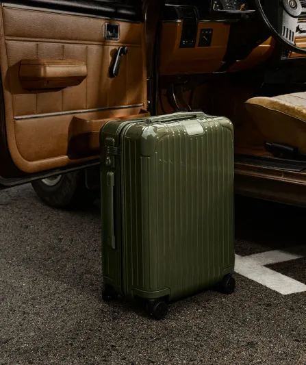  حملة RIMOWA الجديدة لموسم الأعياد بعنوان "هدايا للرحلة المقبلة" تحتفي بعلاقاتنا الوطيدة