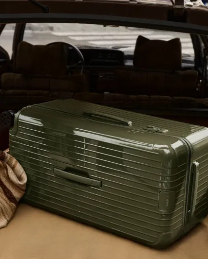  حملة RIMOWA الجديدة لموسم الأعياد بعنوان "هدايا للرحلة المقبلة" تحتفي بعلاقاتنا الوطيدة