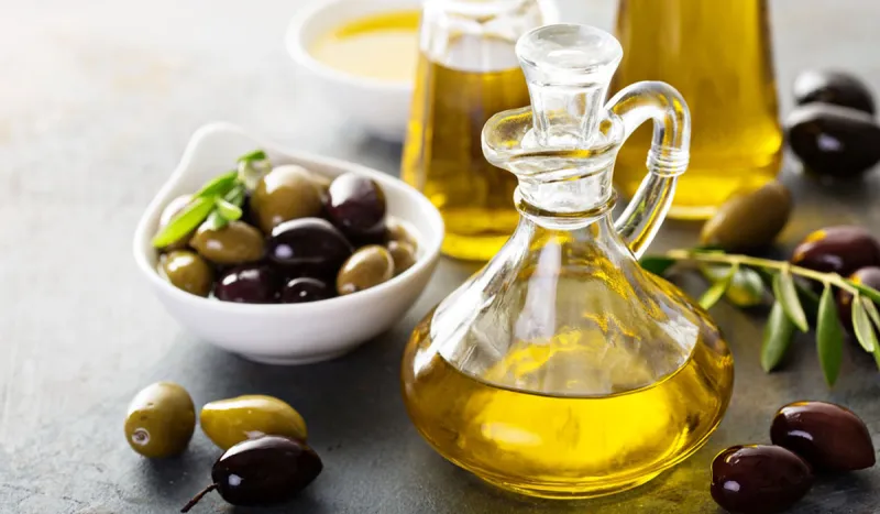 فوائد زيت الزيتون للشعر وكيفية استخدامه على الجلد