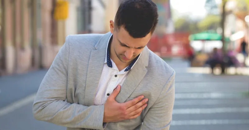 احذر تجاهلها.. ماذا تعني آلام الثدي عند الرجل؟