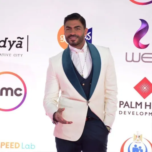 كلاسيكية بلمسات شبابية.. شاهد إطلالات نجوم مهرجان القاهرة السينمائي