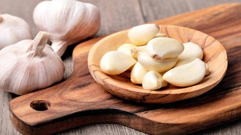 فوائد الثوم وكيفية التغلب على رائحته الكريهة