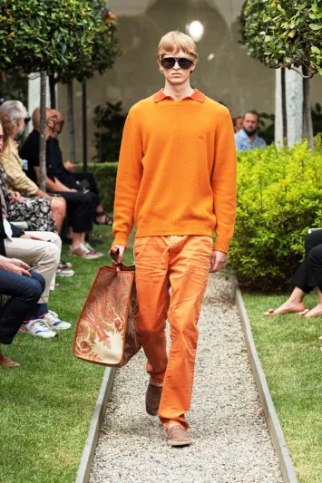 إيترو Etro تطلق تشكيلتها الرجالية لموسم ربيع وصيف 2021 