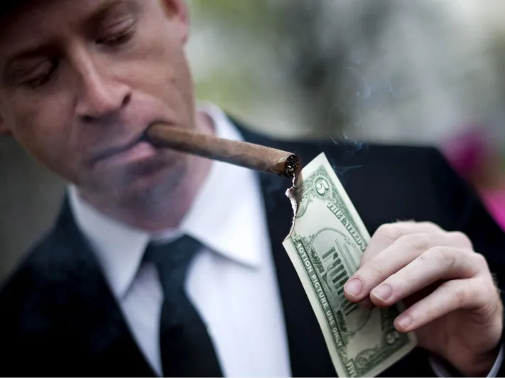 الجانب السلبي من عادات أثرياء العالم