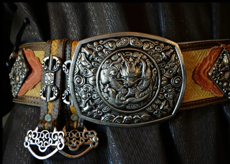 الحزام.. إكسسوار بتاريخ طويل ورمزيات متعددة