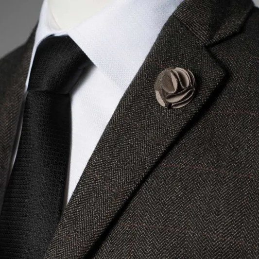 إكسسوارات البدلة الرسمية: هذا ما تحتاج إليه لطلة مثالية 