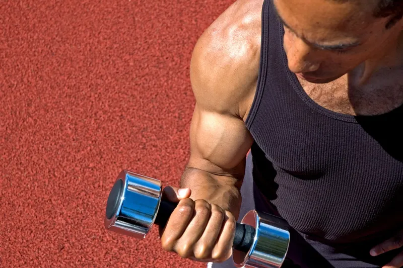 لماذا يجب أن تكون قوياً بدنياً؟ حماية ونجاح ومآرب أخرى