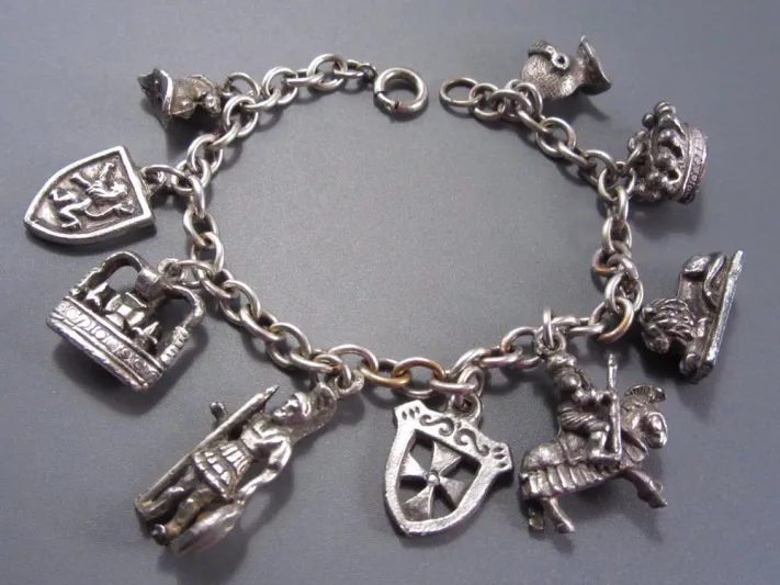 من أرض المعارك إلى العروش: التاريخ المذهل لأساور الرجال 