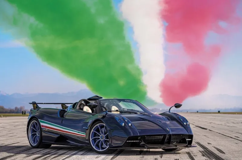 باجاني هوايرا تريكولور الخارقة بقيمة 6.7  مليون دولار تكريمًا لسلاح الجو الإيطالي