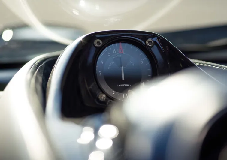 باجاني هوايرا تريكولور الخارقة بقيمة 6.7  مليون دولار تكريمًا لسلاح الجو الإيطالي