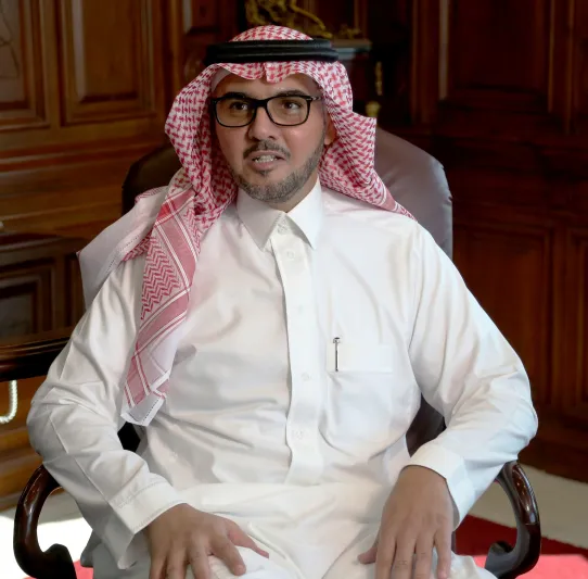 رجل الأعمال علي العثيم: ابحثوا عن الفرص ولا تنتظروها.. أستمتع بعملي والسر بالشغف والفائدة