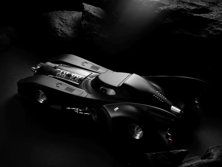 1989 Batmobile X kross Studio Desk Clock ساعة مكتب بتصميم سيارة الرجل الوطواط تؤكد تفردك 
