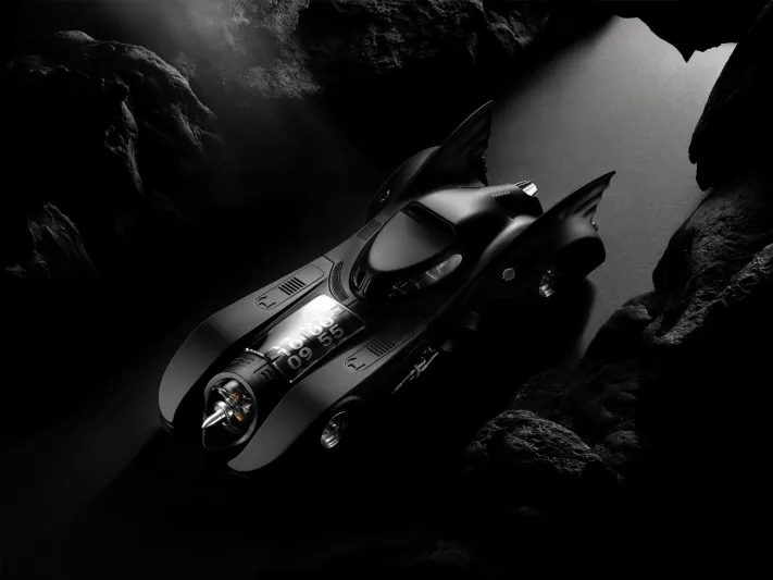 1989 Batmobile X kross Studio Desk Clock ساعة مكتب بتصميم سيارة الرجل الوطواط تؤكد تفردك 