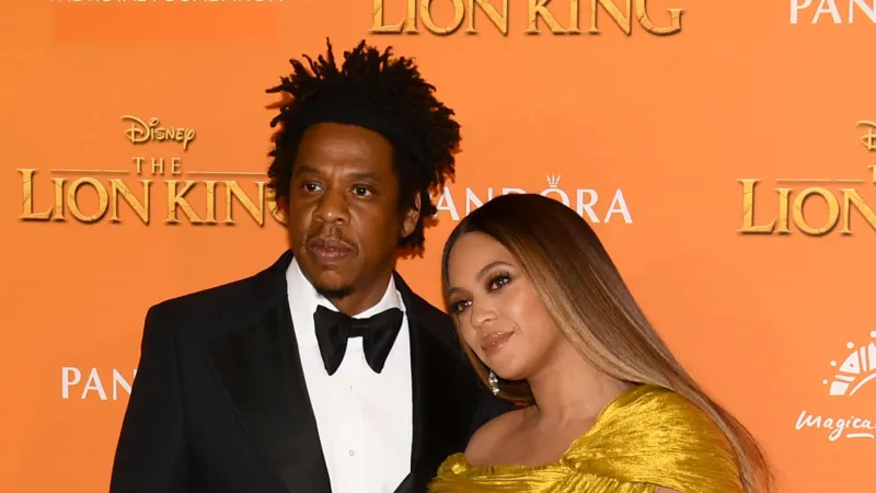 تجاوزت قيمة إحداها 20 مليون دولار ..أغلى هدايا المشاهير في عيد الحب