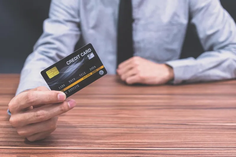 حيل ذكية لتوفير المال عند الشراء عبر بطاقة الائتمان
