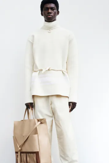 صور| الألوان الترابية تتربع على عرش الموضة الرجالي 2021