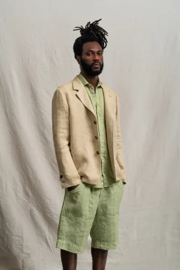 صور| الألوان الترابية تتربع على عرش الموضة الرجالي 2021