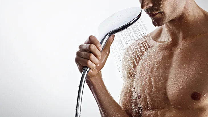 لأسباب صحية.. دراسة تنصح بتقليل عدد مرات الاستحمام 