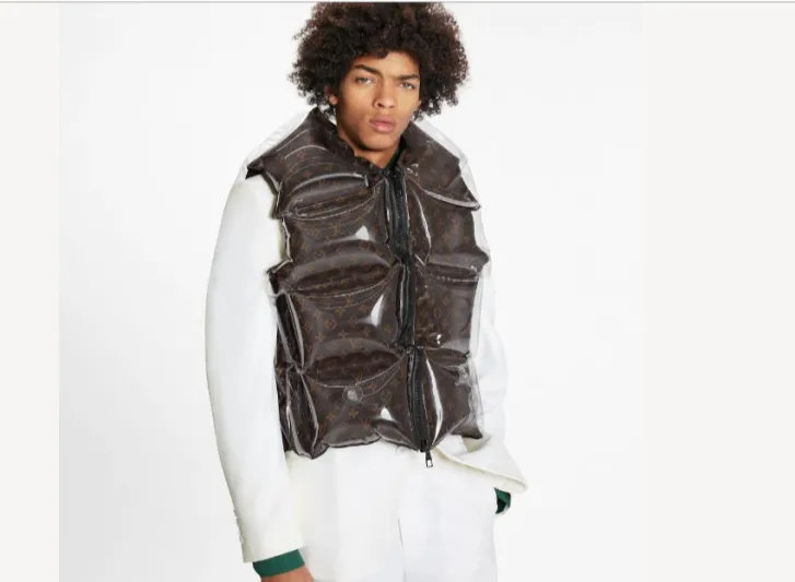 Bubble Wrap.. أغرب الأزياء الرجالي بسعر صادم