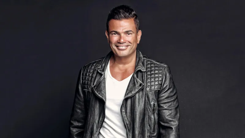 للمرة الأولى في تاريخه..عمرو دياب يدعم موهبة طفلة كفيفة (فيديو)