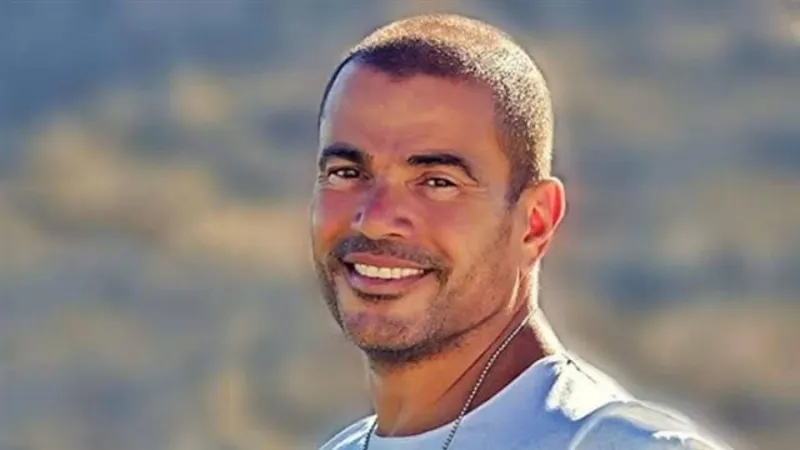 للمرة الأولى في تاريخه..عمرو دياب يدعم موهبة طفلة كفيفة (فيديو)