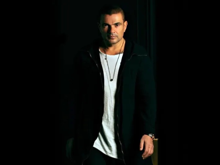 للمرة الأولى في تاريخه..عمرو دياب يدعم موهبة طفلة كفيفة (فيديو)