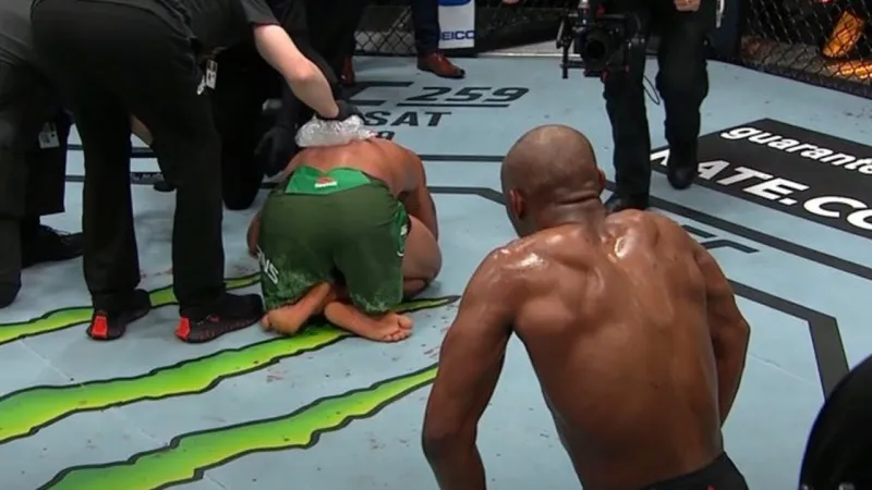 ضربة قاضية تسقط "غيلبرت بيرنز" أرضاً (فيديو)